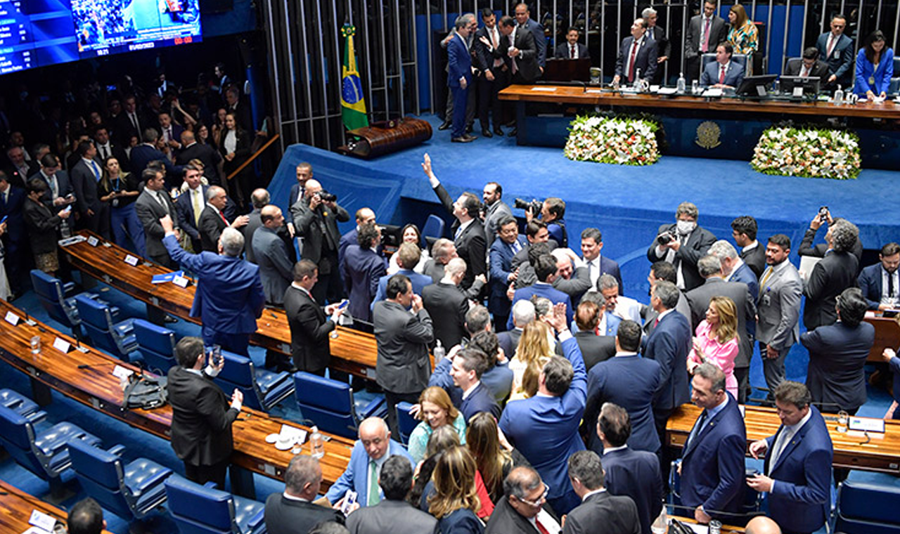 Senado aprova a PEC que restringe decisões dos ministros do STF