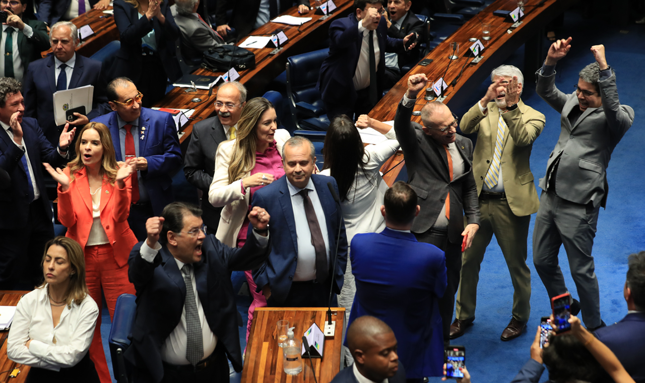 Senado aprova reforma tributária; texto retorna para a Câmara