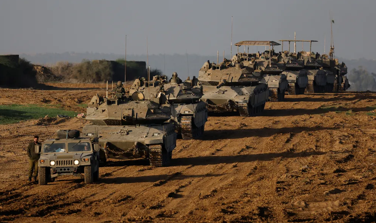 Tanques militares de Israel deixam Gaza após início da trégua com o Hamas