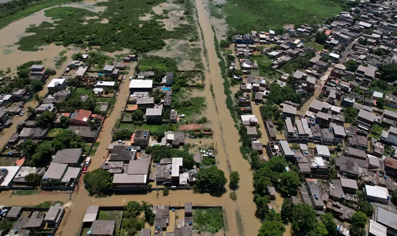 Entenda por que rios do RJ transbordam em chuvas