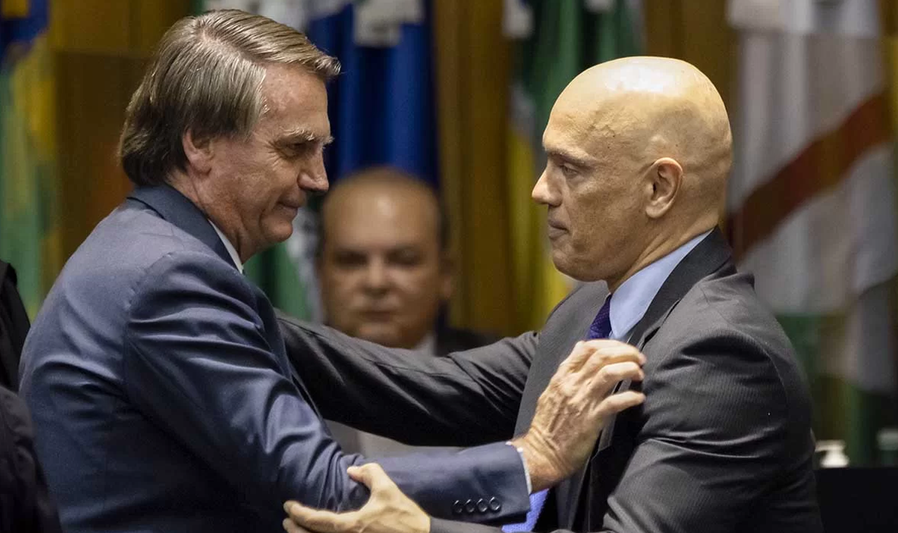 Moraes nega pedido de Bolsonaro e diz que PF pode manter data de depoimento