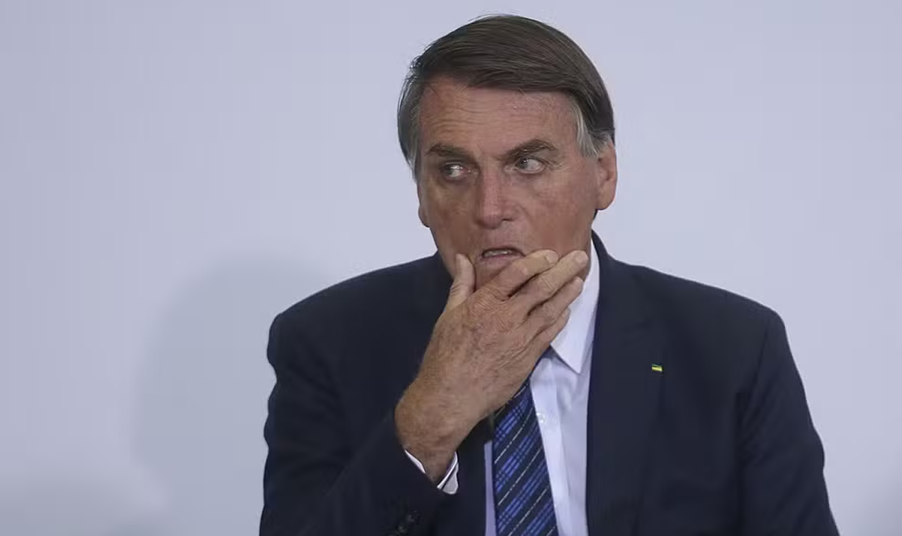 PF indicia Bolsonaro, Cid e deputado por falsificação de certificado vacinal