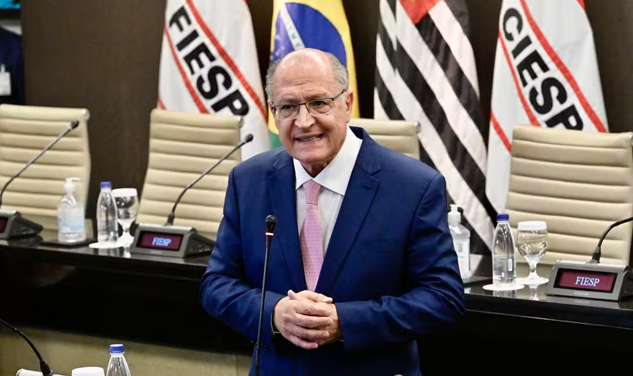 Vice-presidente Geraldo Alckmin é diagnosticado com Covid, mas passa bem, diz assessoria