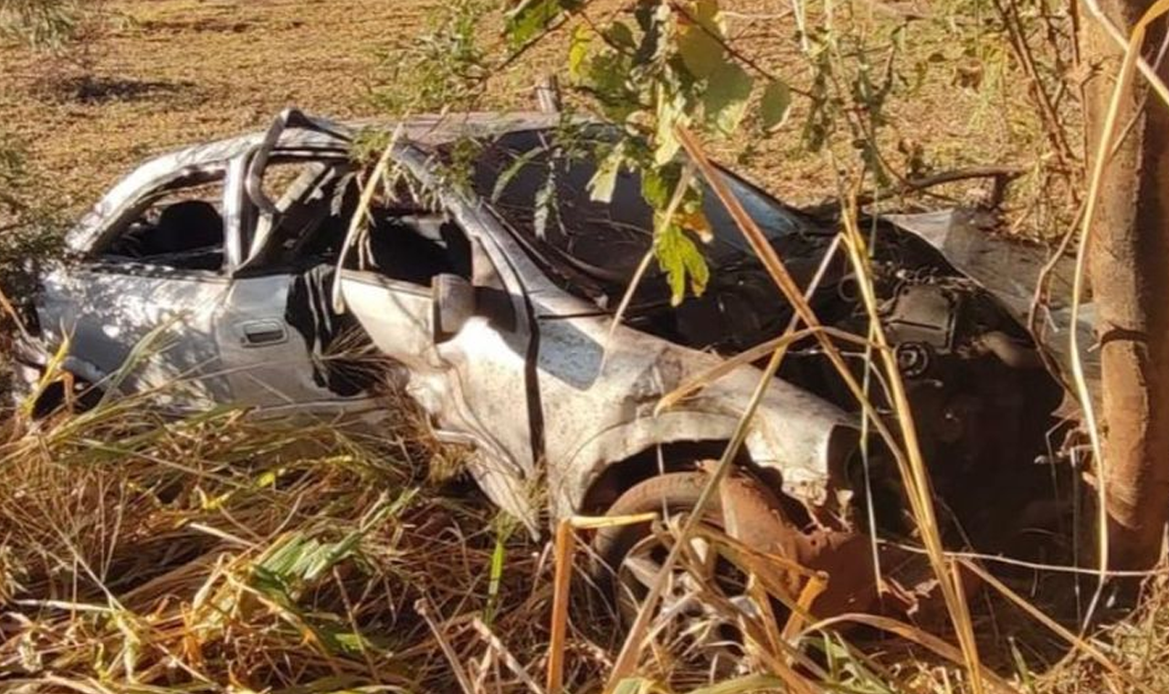 Carro Sai da Pista e Deixa Dois Feridos na GO-206