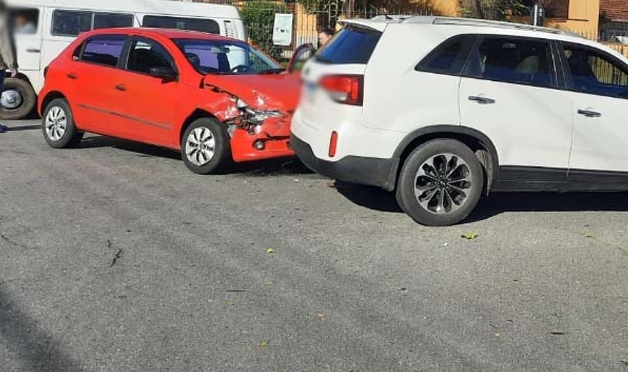 Acidente de Trânsito em Quirinópolis: Condutor de Ford Edge Colide com Dois Veículos e Foge do Local