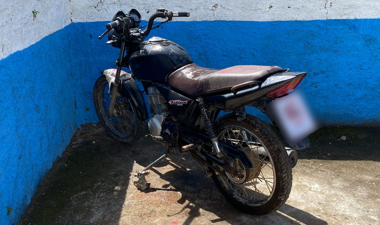 Motociclista sem CNH tem veículo removido durante patrulhamento em Cachoeira Alta