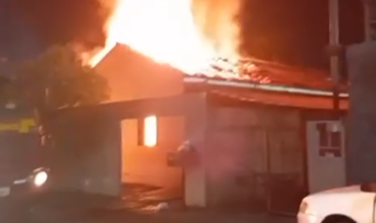 Bombeiros agiram rápido para conter incêndio no centro de Quirinópolis