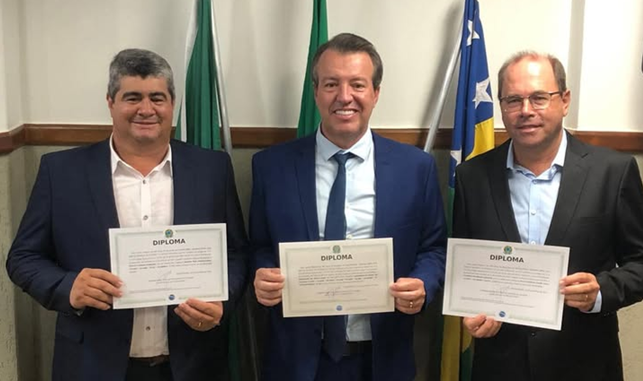 DIPLOMAÇÃO DOS ELEITOS: PREFEITOS, VICE-PREFEITOS E VEREADORES DE QUIRINÓPOLIS, GOUVELÂNDIA E INACIOLÂNDIA