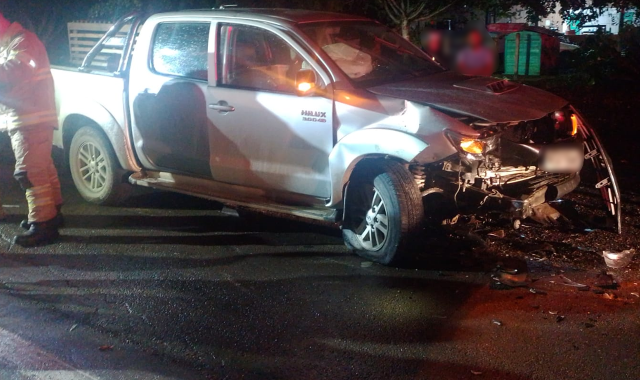 JOVEM FICA FERIDO EM ACIDENTE DE TRÂNSITO NO BAIRRO SANTA CLARA